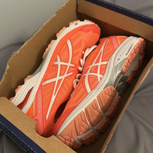 Women’s Asics sneakers - Picture 3 of 6